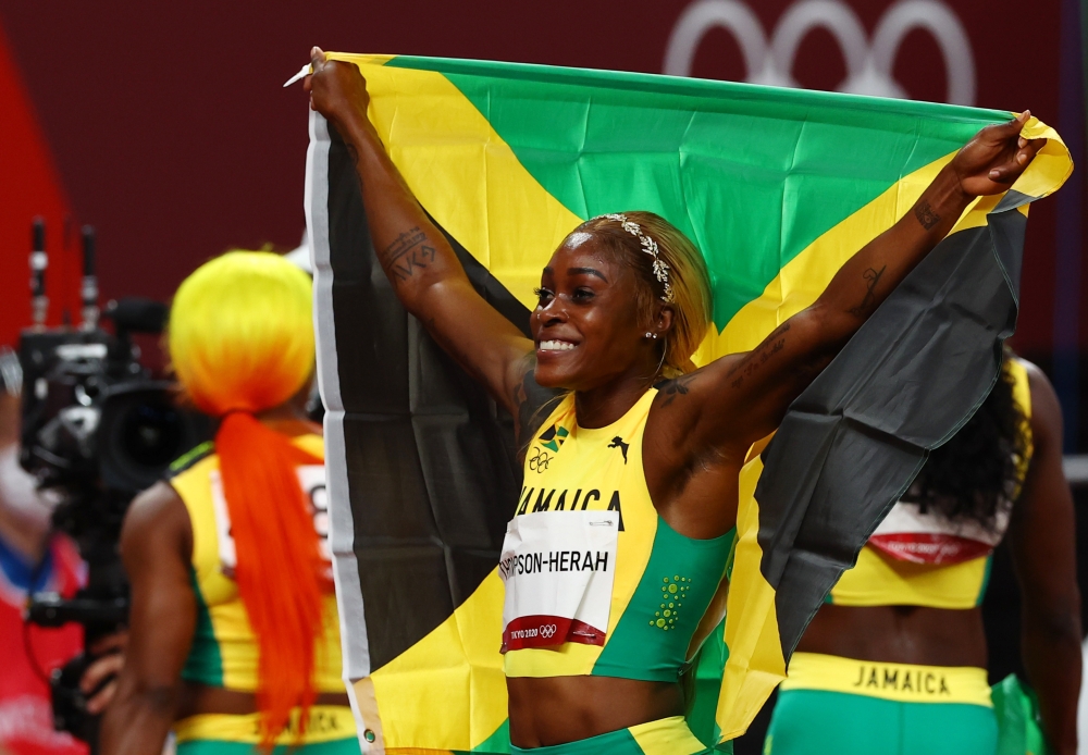 Elaine Thompson-Herah of Jamaica celebrates winning the gold medal. (Reuters/Kai Pfaffenbach)