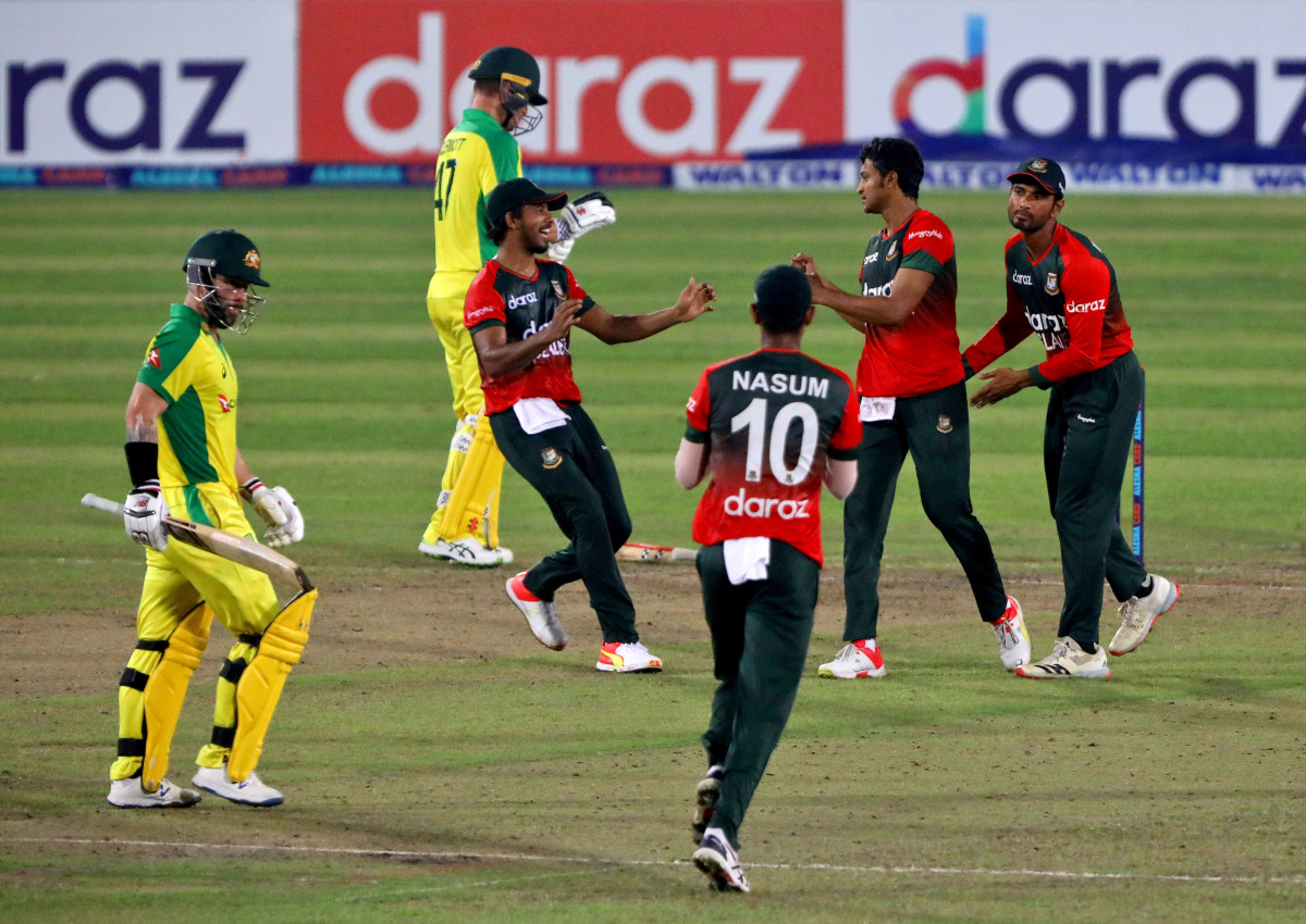 cricket - Fifth Twenty20 International - Bangladesh v Australia - Sher-e-Bangla National cricket Stadium, Dhaka, Bangladesh - August 9, 2021. Bangladesh's Shakib Al Hasan celebrates with his teammates after taking the wicket of Australia's captain Matthew