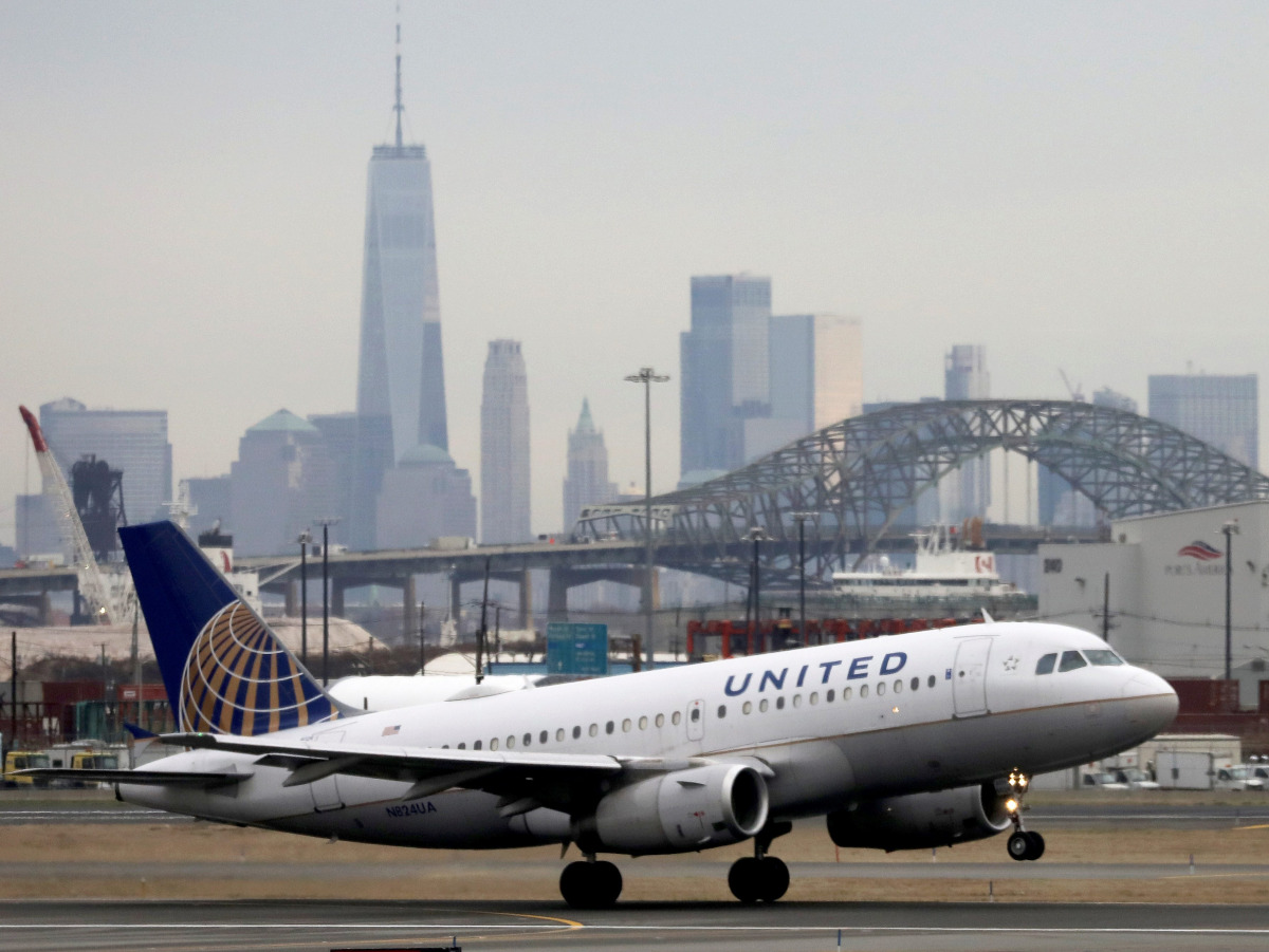 FILE PHOTO: A United Airlines passenger jet takes off with New York City as a backdrop, at Newark Liberty International Airport, New Jersey, U.S. December 6, 2019. REUTERS/Chris Helgren/File Photo

