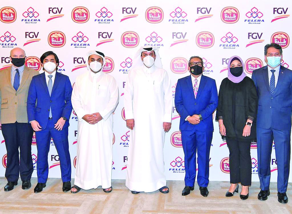 Officials from Baladna, FELCRA, and FGV during the signing ceremony recently. 