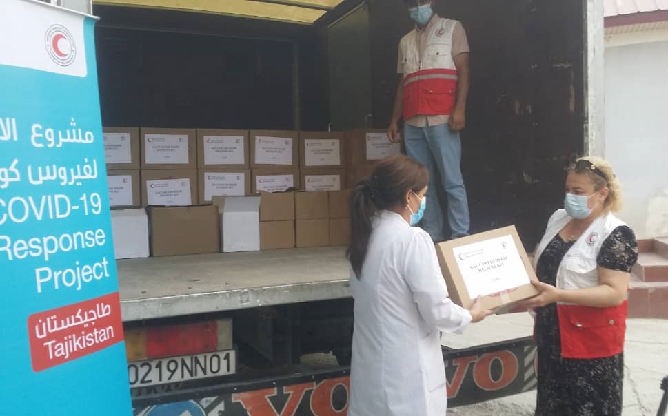 QRSC volunteers distributing hygiene kits in Tajikistan. 