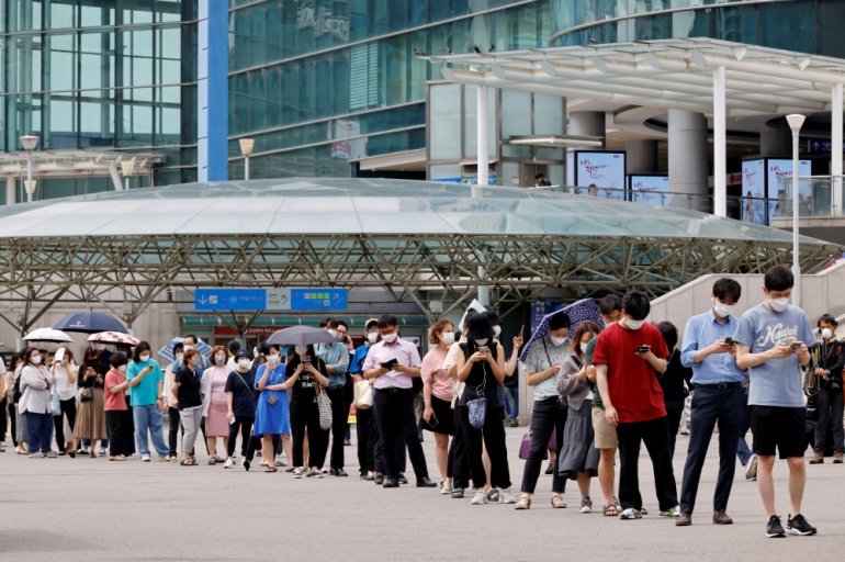 People wait in line for a coronavirus disease (COVID-19) test at a testing site, temporarily set up at a railway station in Seoul, South Korea, July 7, 2021. REUTERS/ Heo Ran/File Photo
