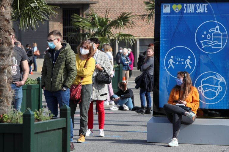 People queue outside the biggest coronavirus disease (Covid-19) vaccination centre in Brussels, Belgium March 3, 2021. Reuters/Yves Herman