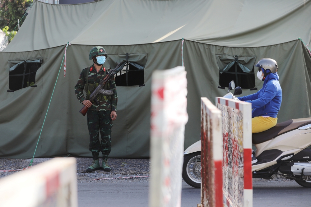 A military checkpoint is seen during lockdown amid the coronavirus disease (COVID-19) pandemic in Ho Chi Minh, Vietnam August 23, 2021. REUTERS/Stringer 