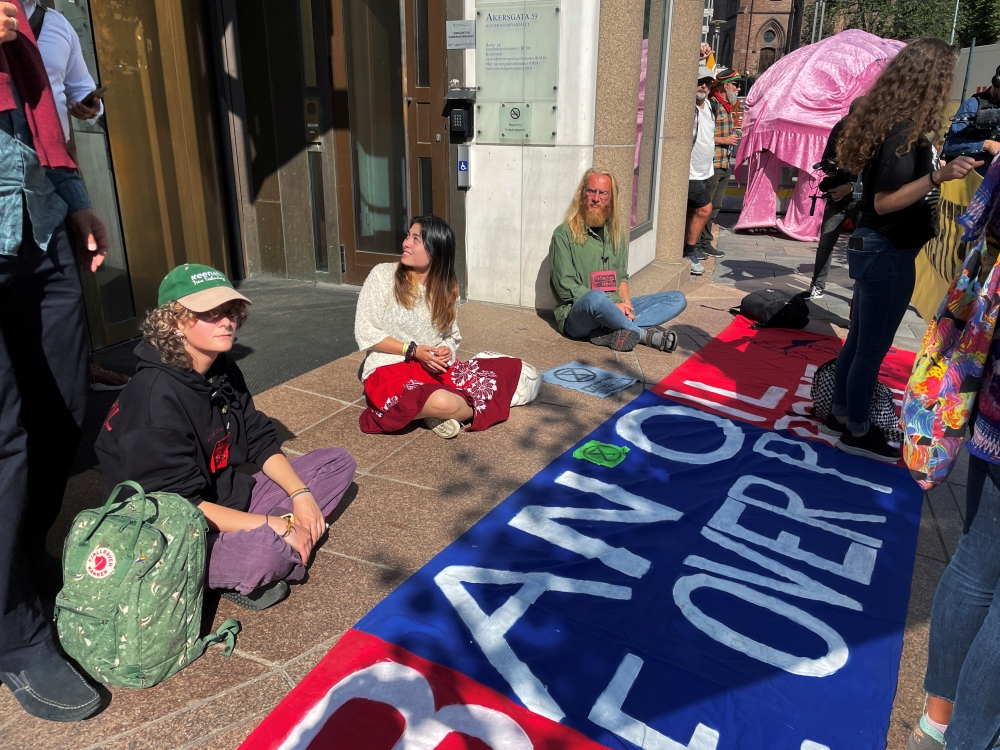 Extinction Rebellion protesters demonstrate at the Norwegian oil and energy ministry in Oslo, Norway August 23, 2021. Reuters/Gwladys Fouche