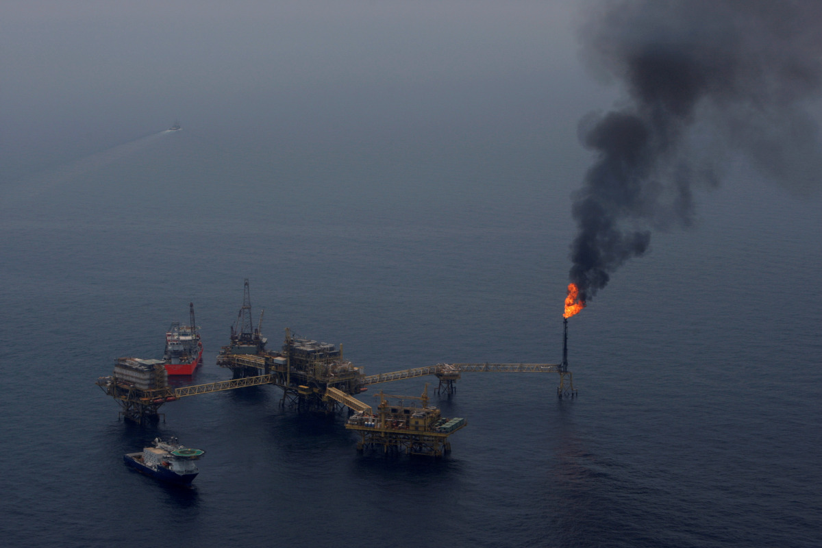 FILE PHOTO: Pemex oil platform 