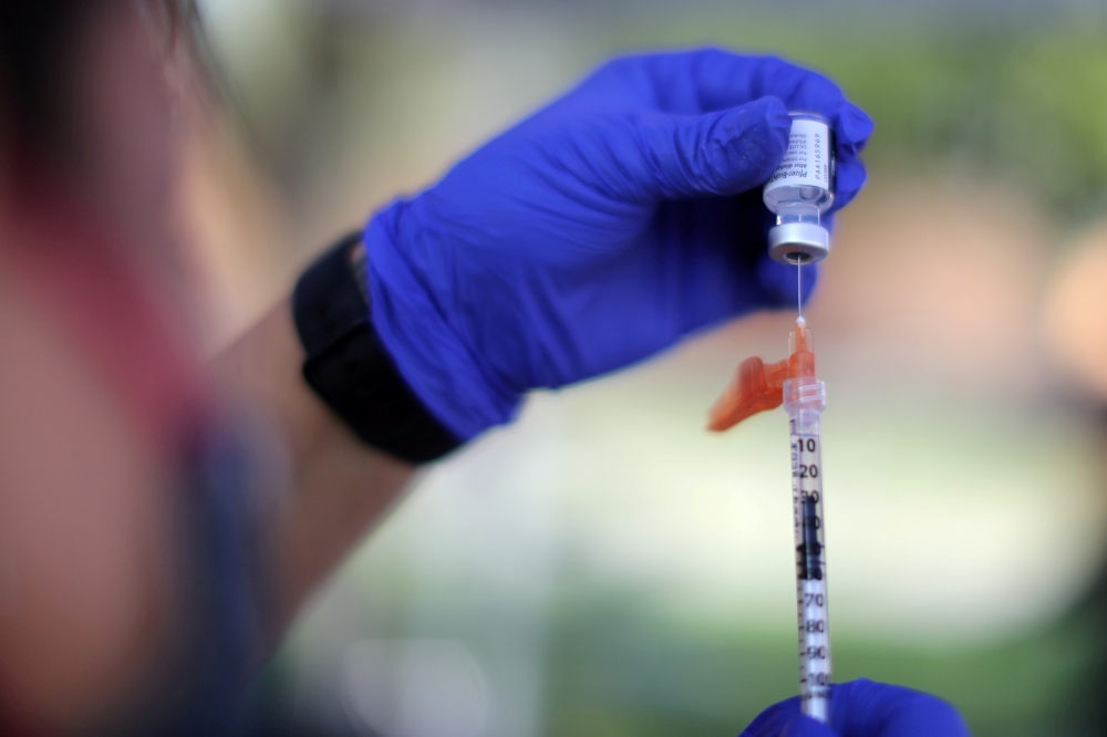 A nurse prepares a Pfizer BioNTech coronavirus disease (COVID-19) vaccination as part of a vaccine drive by the Fernandeno Tataviam Band of Mission Indians in Arleta, Los Angeles, California, U.S., August 23, 2021. Reuters/Lucy Nicholson/File Photo
