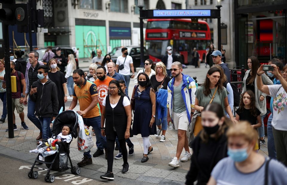 People walk through Oxford Circus, amid the coronavirus disease (COVID-19) outbreak, in London, Britain, July 26, 2021. REUTERS/Henry Nicholls/File Photo
