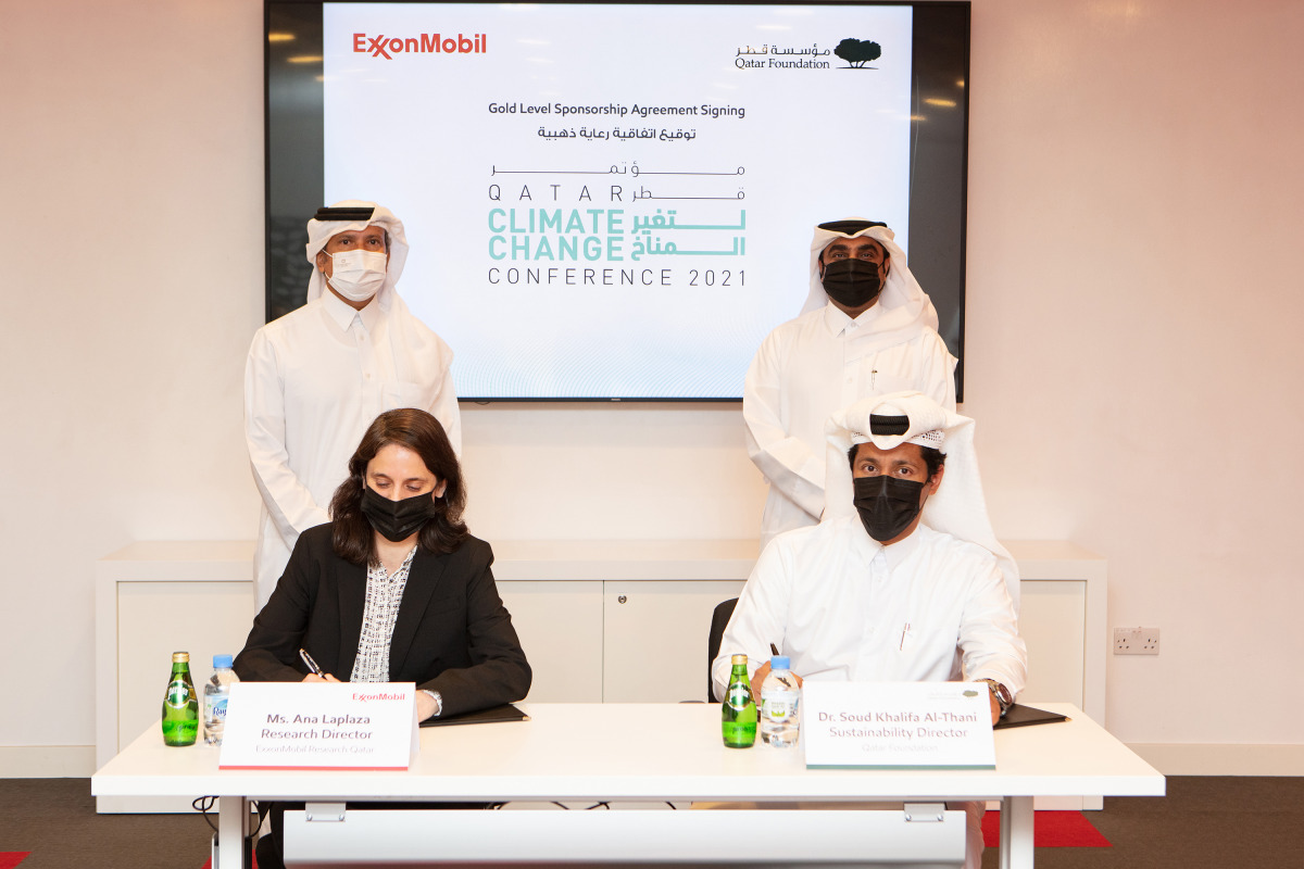 Sustainability Director at ASTAD Project Management, Qatar Foundation,  Dr. Soud Al Thani and  Research Director of ExxonMobil Research Qatar Ana Laplaza signing the agreement at a ceremony.