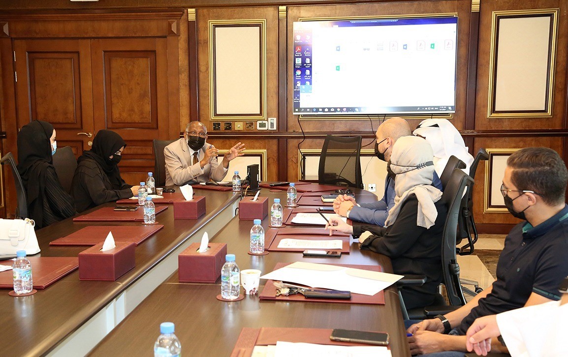 Ministry of Municipality and Environment officials during a workshop on issuing an electoral campaign licence.