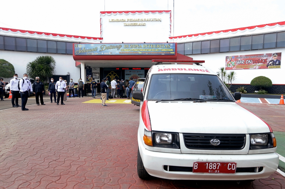 An ambulance is seen at the main entrance gate of Tangerang prison following a fire overnight at an overcrowded jail in Tangerang on the outskirts of Jakarta, Indonesia, September 8, 2021. Reuters/Ajeng Dinar Ulfiana