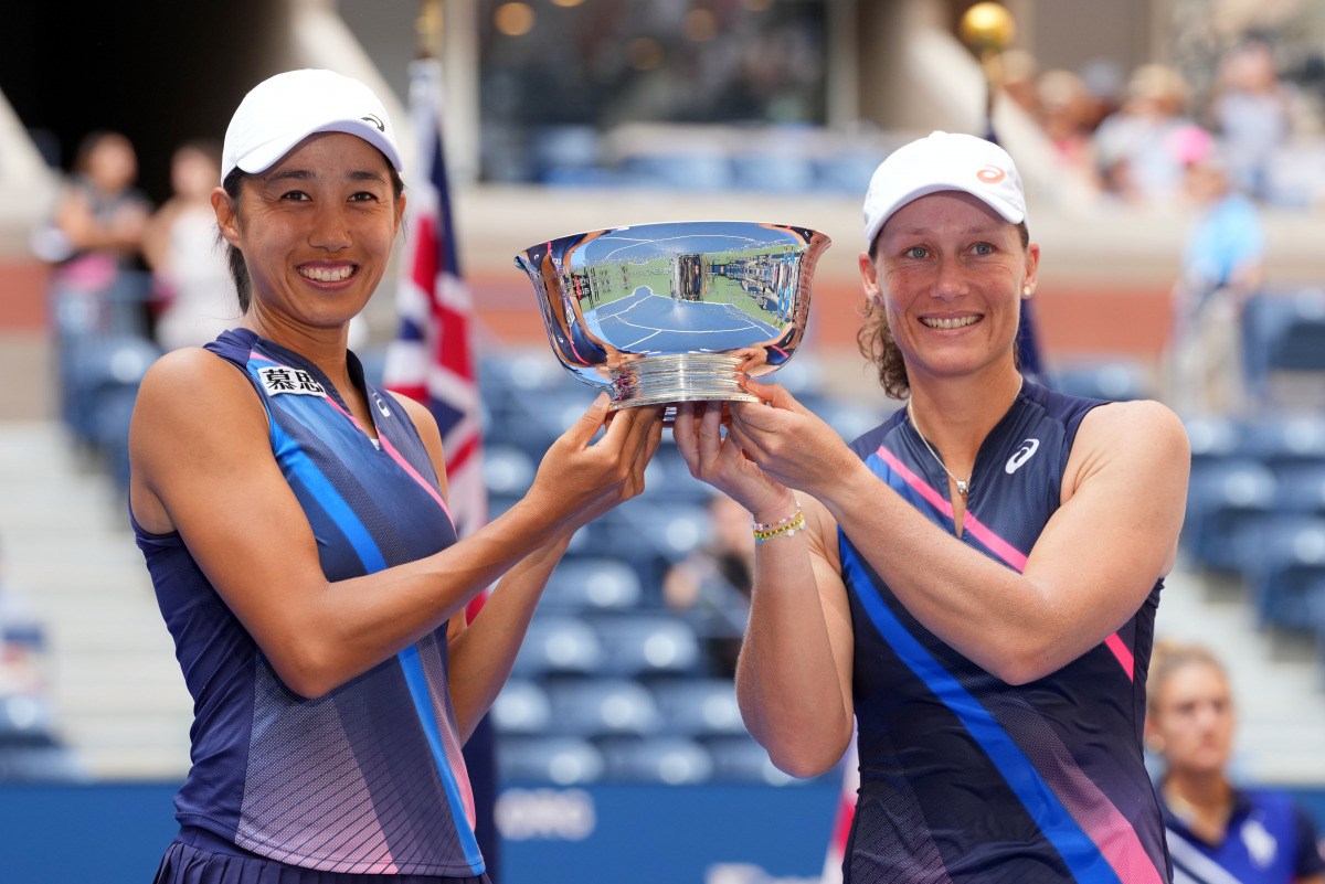 Shuai Zhang of China, left, and Samantha Stosur of Australia pose with the women's doubles championship trophy on day fourteen of the 2021 U.S. Open tennis tournament at USTA Billie Jean King National Tennis Center. Mandatory Credit: Danielle Parhizkaran-