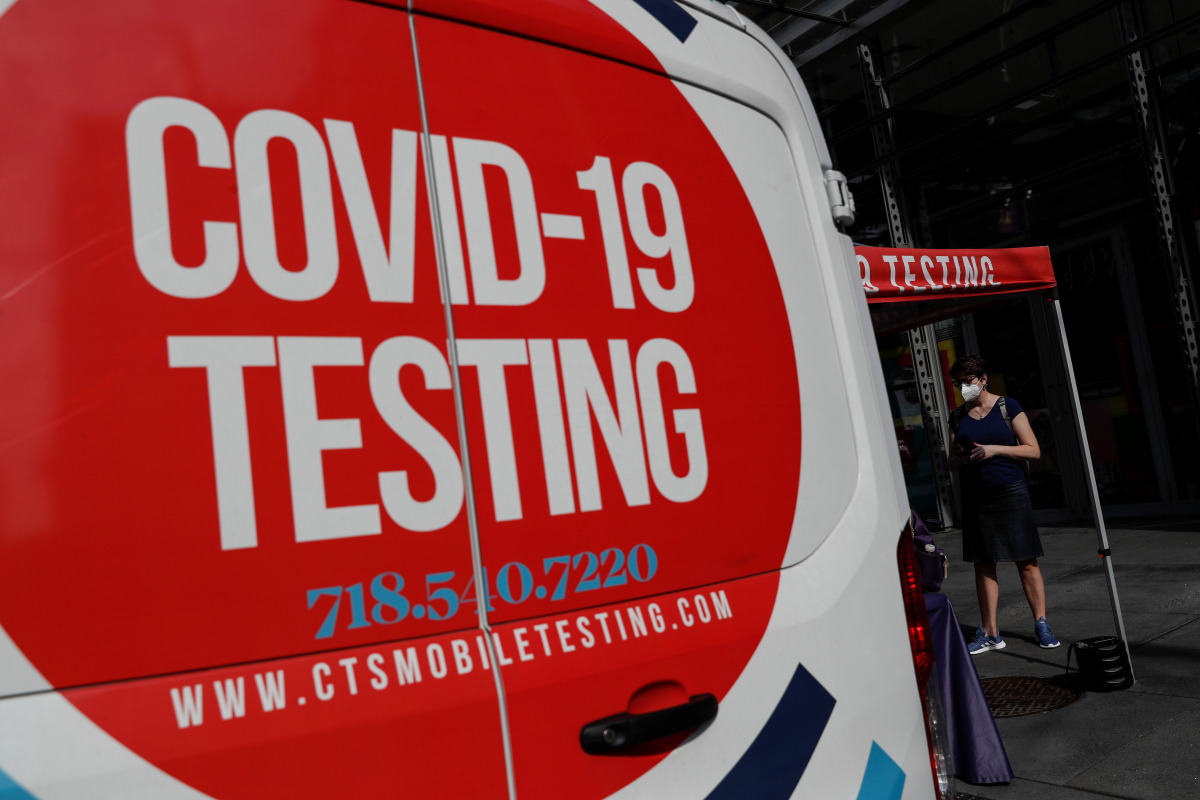 A woman wearing a protective face mask waits at a coronavirus disease (COVID-19) mobile testing site amid the COVID-19 pandemic in the Midtown Manhattan area of New York City, U.S., September 15, 2021. REUTERS/Shannon Stapleton
