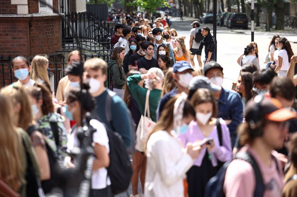 People queue outside a vaccination centre for young people and students at the Hunter Street Health Centre, amid the coronavirus disease (COVID-19) outbreak, in London, Britain, June 5, 2021. REUTERS/Henry Nicholls