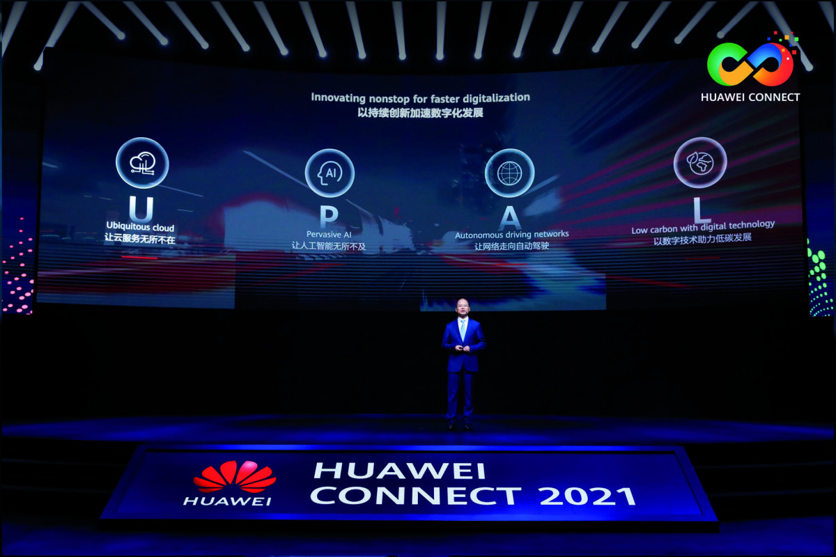 Huawei Rotating Chairman Eric Xu addressing the event.