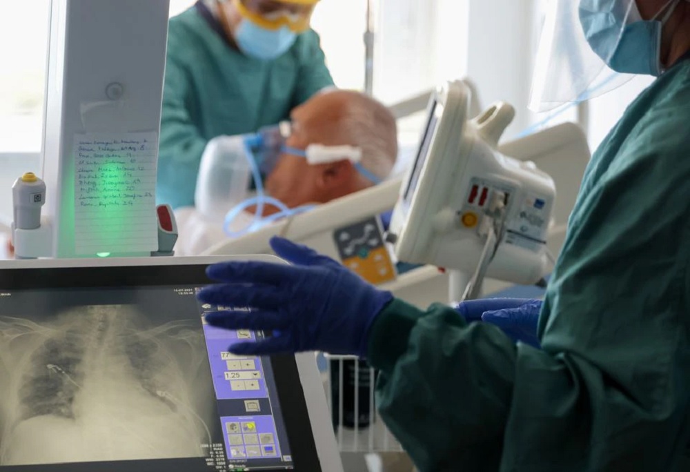 Hospital staff do an x-ray of the lung of a patient suffering from the coronavirus disease (COVID-19) at Hospital del Mar, where an additional ward has been opened to deal with an increase in coronavirus patients in Barcelona, Spain July 15, 2021. REUTERS