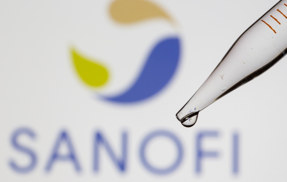 A test tube is seen in front of a displayed Sanofi logo in this illustration taken September 8, 2021. REUTERS/Dado Ruvic/Illustration/File Photo