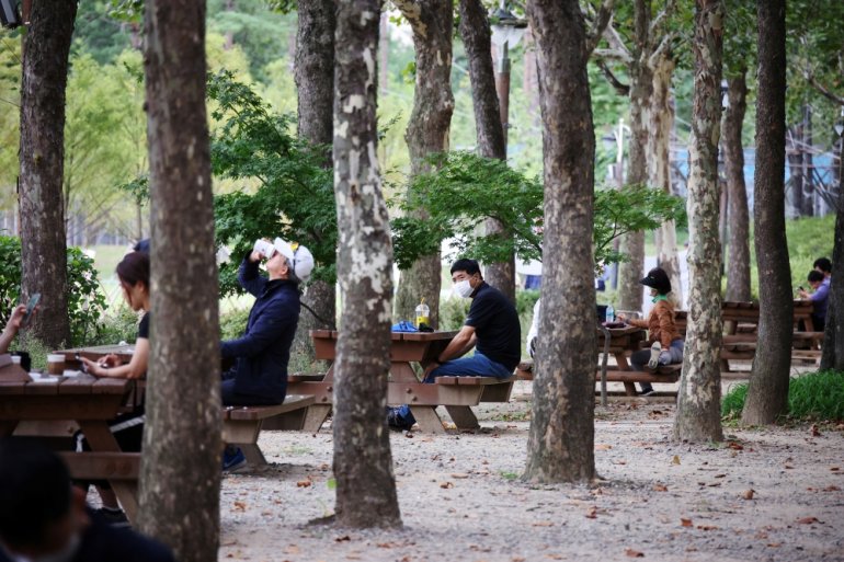 People rest as they keep social distancing to avoid the spread of the coronavirus disease (COVID-19) at a park in Seoul, South Korea, September 27, 2021. REUTERS/Kim Hong-Ji
