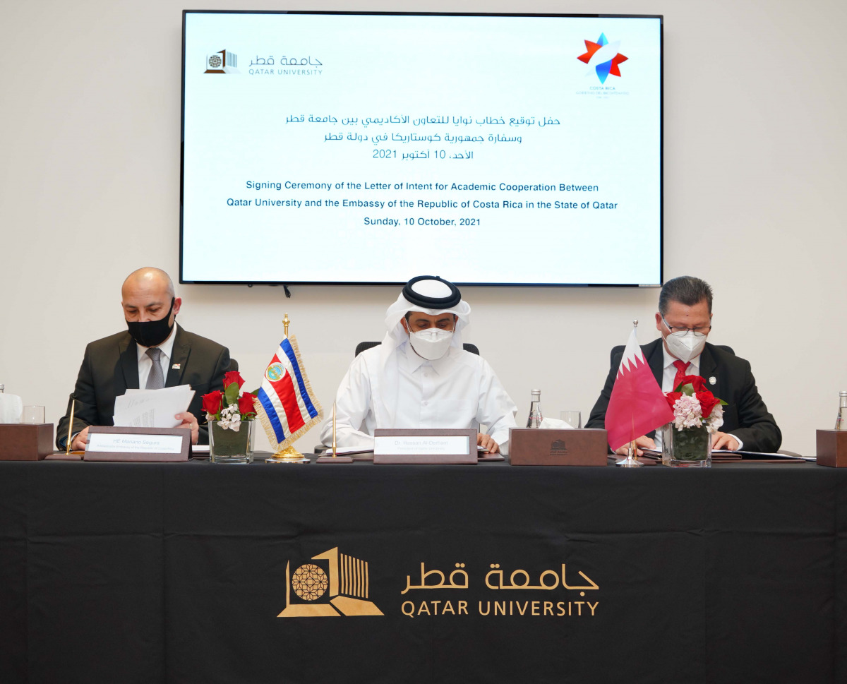 Ambassador of the Republic of Costa Rica to Qatar Mariano Segura and QU President Dr. Hassan Al Derham signing the agreement. 
