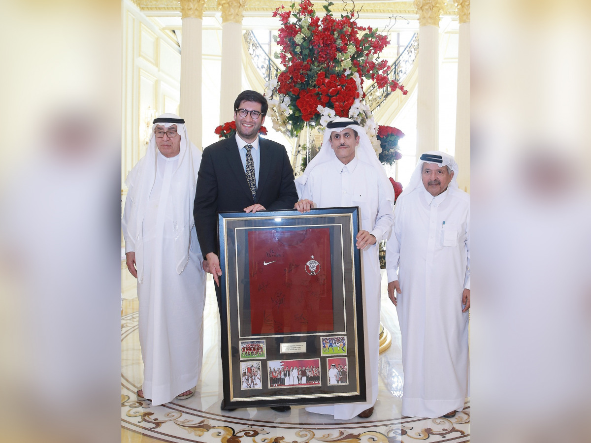 Sheikh Dr. Khalid bin Thani Al Thani, Second Deputy QBA, presenting a gift to UK Minister of State for International Trade and Parliamentary Under-Secretary H E Ranil Jayawardena in presence of  Sheikh Faisal bin Qassim Al Thani, Chairman of QBA and Husse