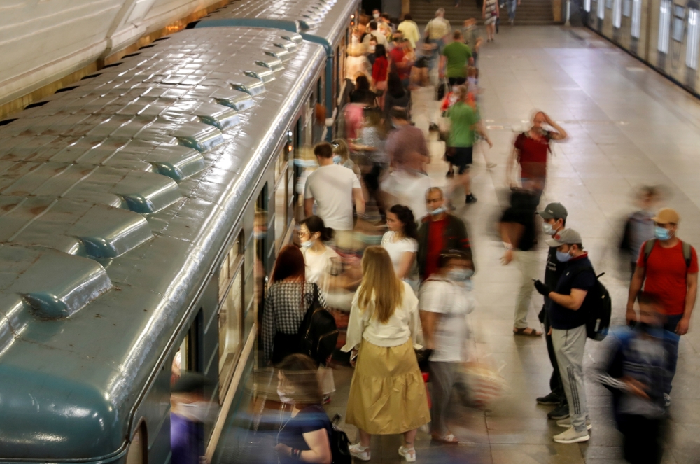 Passengers are seen at a metro station on the first day after a lockdown designed to curb the spread of the coronavirus disease (COVID-19) was lifted in Moscow, Russia June 9, 2020. REUTERS/Shamil Zhumatov/File Photo