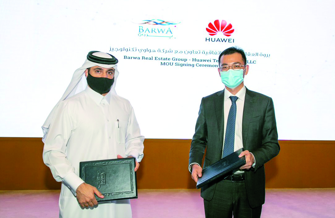 Yousuf Ahmad Al Binali (left), Group Chief of Corporate Operations at  Barwa Real Estate Group, and Alex Zhang, Managing Director of Huawei Enterprise Business Group in the North Gulf Region during the agreement signing ceremony on the sidelines of Citysc