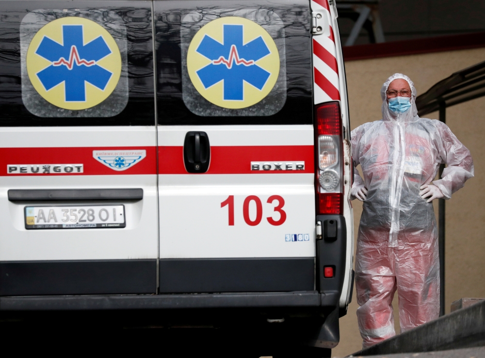A health worker stands near an ambulance carrying a COVID-19 patient, as they wait in the queue at a hospital for people infected with the coronavirus disease in Kyiv, Ukraine October 18, 2021. Reuters/Gleb Garanich/File Photo
