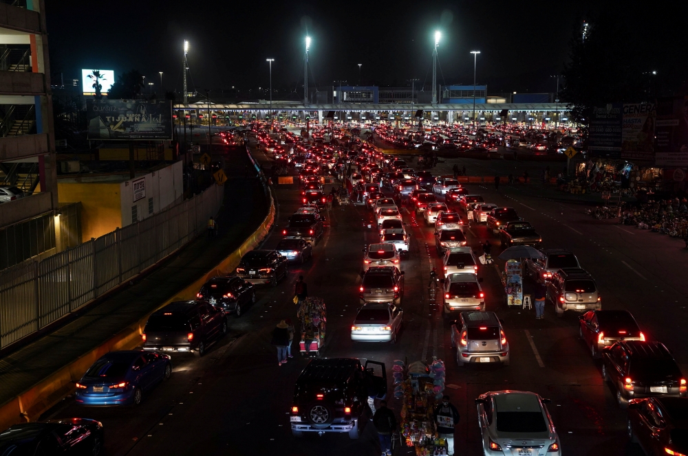 Cars wait in line to cross into the US, ahead of the Mexico-U.S. border reopening in Tijuana, Mexico November 7, 2021. Reuters/Toya Sarno Jordan