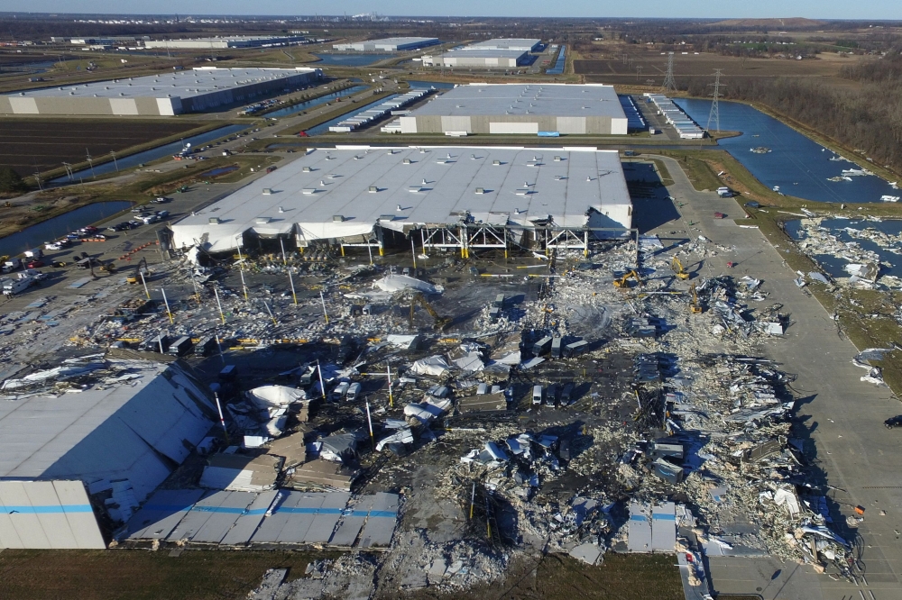 Six dead, no hope of more survivors after tornadoes destroy Amazon warehouse near St Louis - Vimarsana News