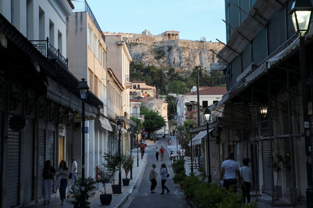 People make their way in Monastiraki area, amid the spread of the coronavirus disease (COVID-19), in Athens, Greece, May 17, 2021. Picture taken May 17, 2021.Reuters/Louiza Vradi/File Photo