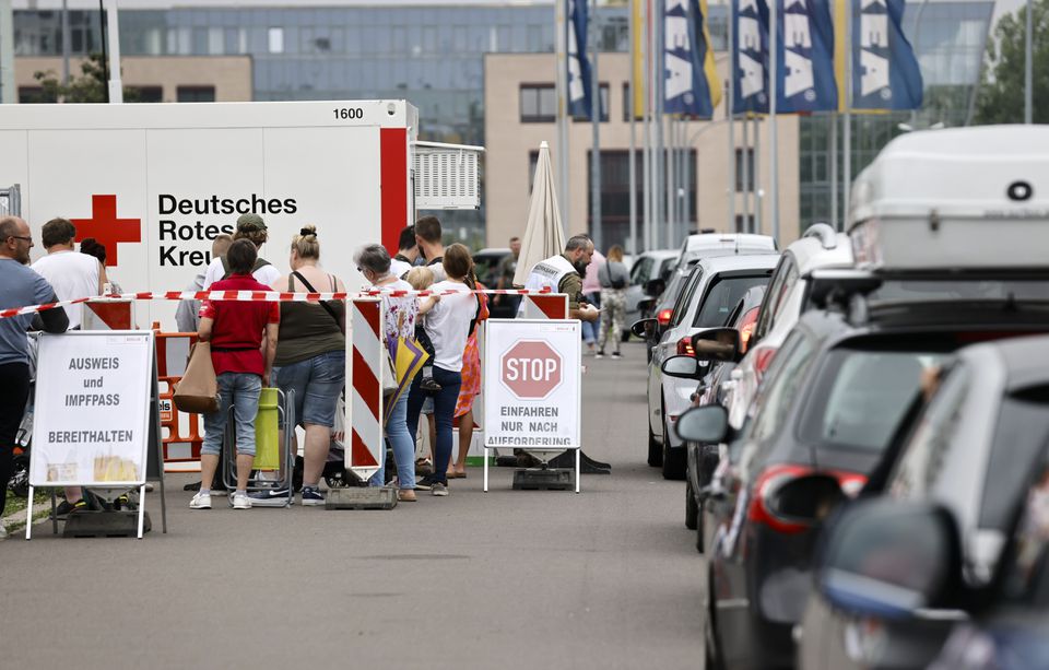 People queue in their cars at a a drive-in vaccination center against the coronavirus disease (COVID-19) in Berlin, Germany, July 17, 2021. REUTERS/Axel Schmidt


