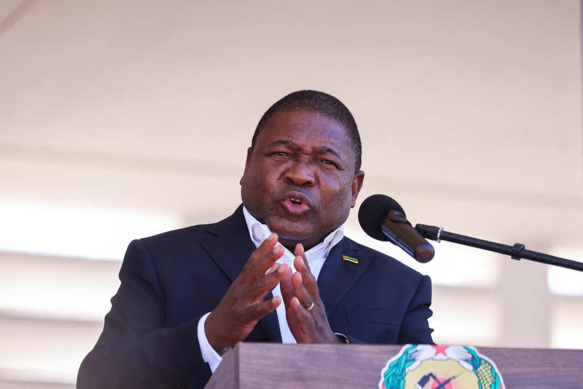 FILE PHOTO: Mozambique's President Filipe Nyusi speaks during Armed Forces Day celebrations in Pemba, Mozambique. September 25, 2021.REUTERS/Baz Ratner/File Photo
