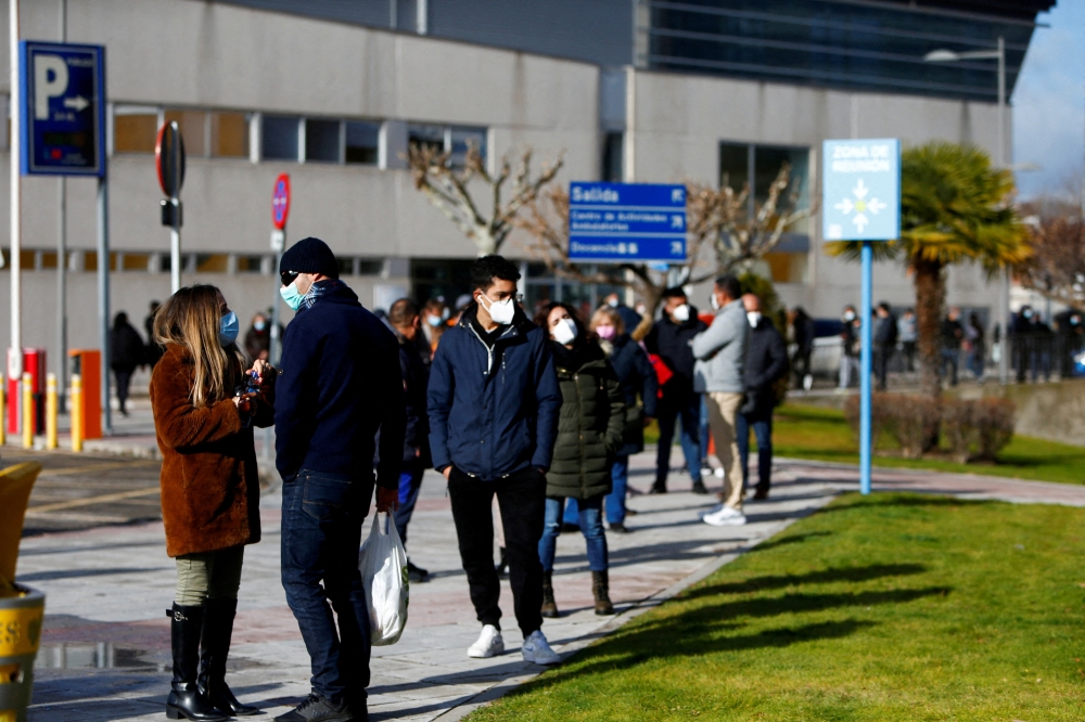 People queue to get tested for the coronavirus disease (COVID-19) after the Christmas holiday break, amid the COVID-19 pandemic, at Doce de Octubre Hospital in Madrid, Spain December 27, 2021. REUTERS/Javier Barbancho/File Photo