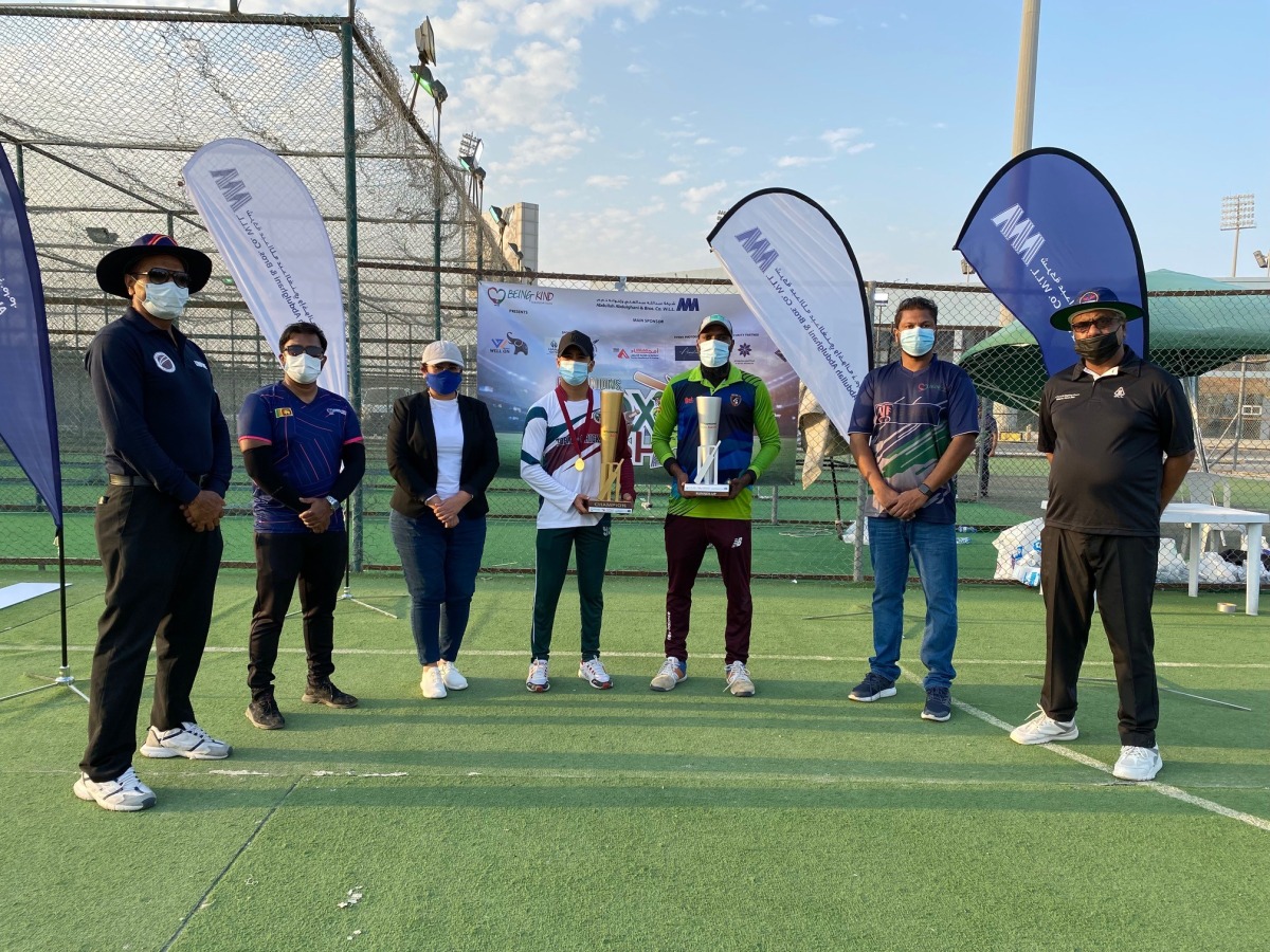 Participants and officials at the awards ceremony.