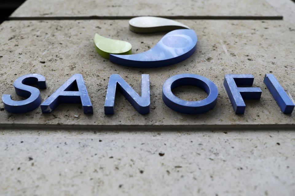 The logo of Sanofi is seen at the company's headquarters in Paris, France, January 31, 2022. REUTERS/Violeta Santos Moura


