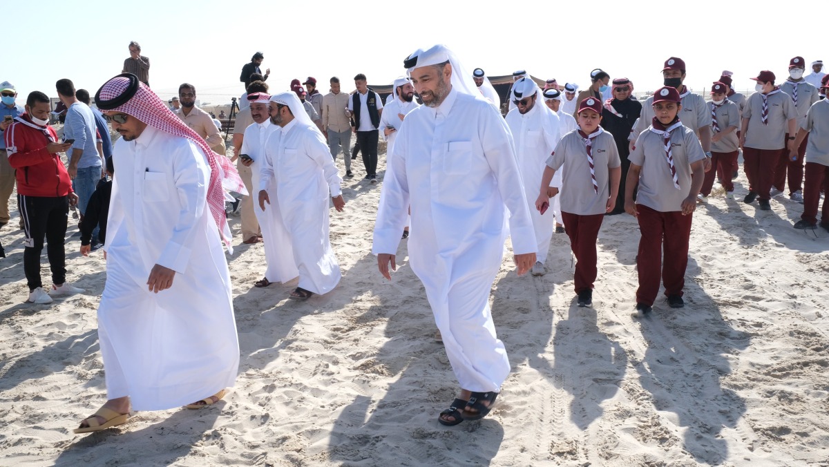 Minister of Environment and Climate Change H E Sheikh Dr. Faleh bin Nasser bin Ahmed bin Ali Al Thani participating in a tree plantation drive at Sealine Reserve yesterday. 