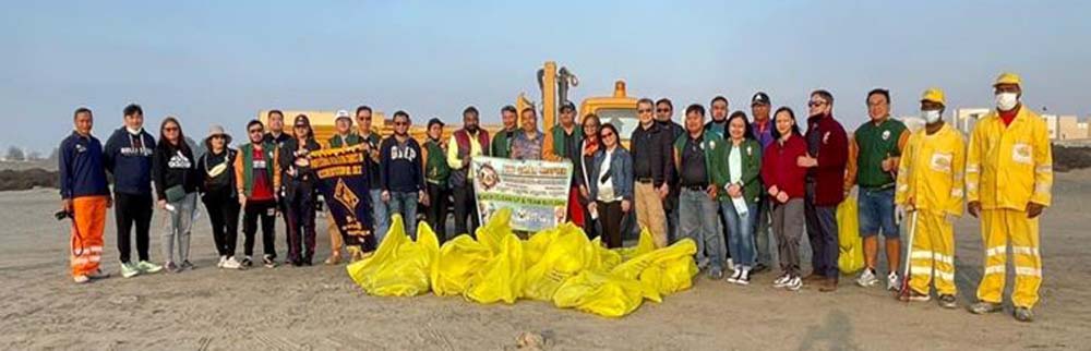 Philippine Institute of Civil Engineers Inc Qatar Chapter members during the beach clean-up.