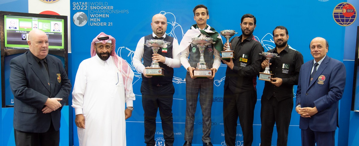Pakistan’s Ahsan Ramzan with other podium winners and officials during the presentation ceremony, yesterday.