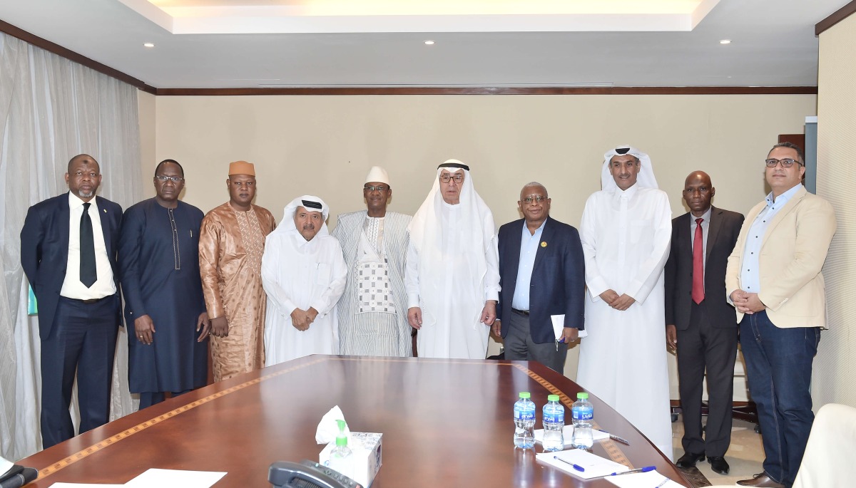 Prime Minister of the Republic of Mali H E Shugel Maiga, with Qatar Businessmen Association’s Chairman Sheikh Faisal bin Qassim Al Thani, First Deputy Hussein Ibrahim Al Fardan, and Board Member Saud Al Mana, and other officials during the meeting recently. 