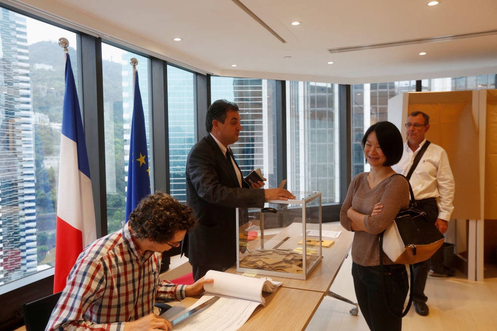 Overseas voters take part in the first round of the French presidential election, at a polling station in Hong Kong, China April 23, 2017. (Reuters/Bobby Yip/File Photo)