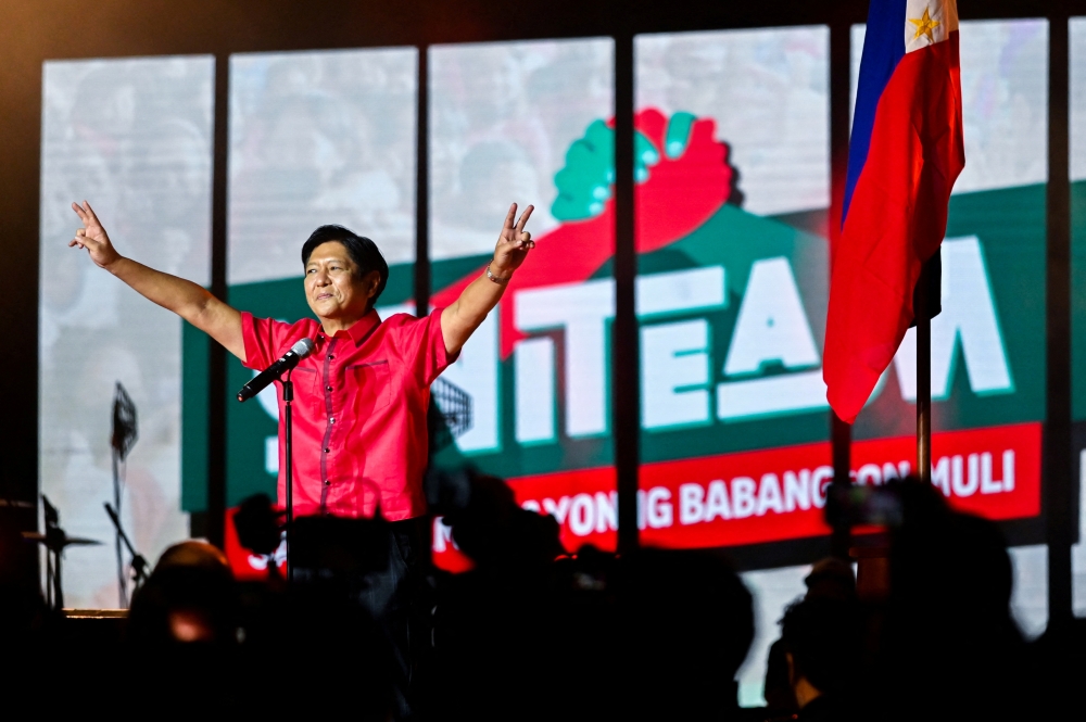 Philippine presidential candidate Ferdinand Marcos Jr., son of late dictator Ferdinand Marcos, gestures as he delivers his speech during the first day of campaign period for the 2022 presidential election, at the Philippine Arena, in Bocaue, Bulacan province, Philippines, February 8, 2022. REUTERS/Lisa Marie David/File Photo