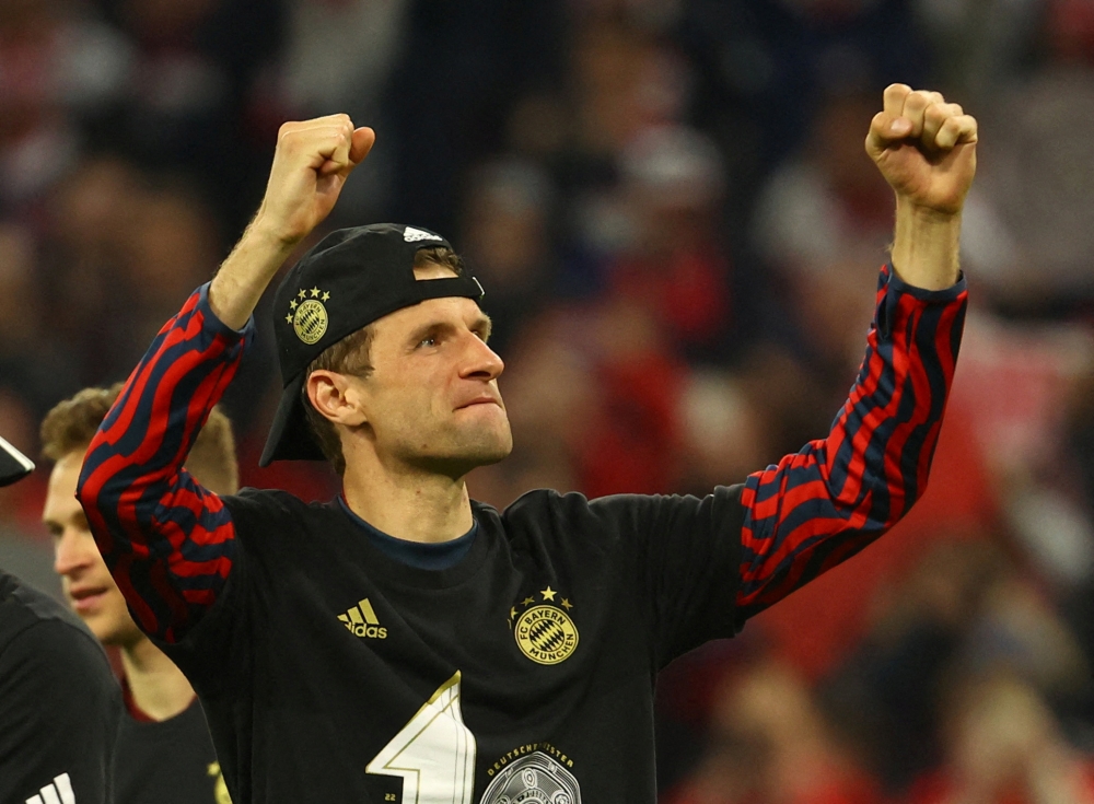 April 23, 2022 Bayern Munich's Thomas Muller celebrates after winning the Bundesliga REUTERS/Kai Pfaffenbach DFL