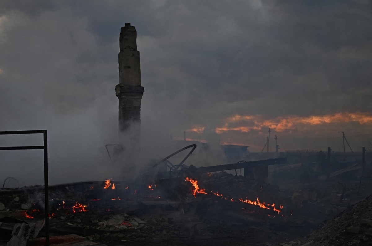 A view shows the ruins of a burned building in the town of Nazyvayevsk, as a state of emergency has been declared in the Omsk region due to wildfires, Russia May 6, 2022. REUTERS/Alexey Malgavko
