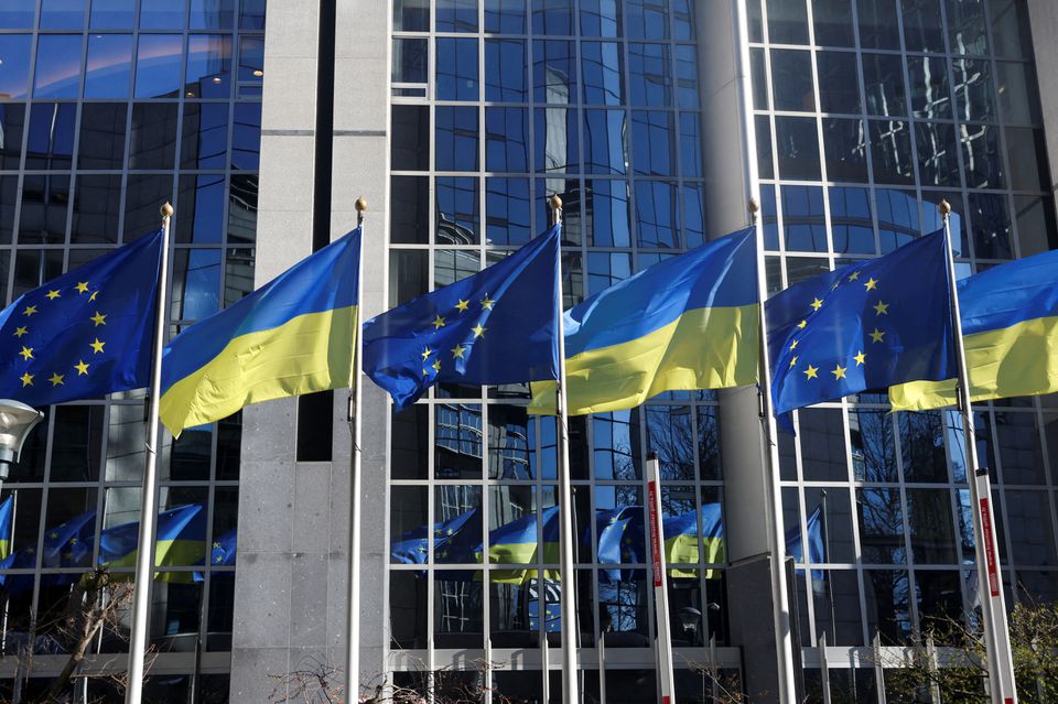 FILE PHOTO: Flags of European Union and Ukraine flutter outside EU Parliament building, in Brussels, Belgium, February 28, 2022. REUTERS/Yves Herman/File Photo


