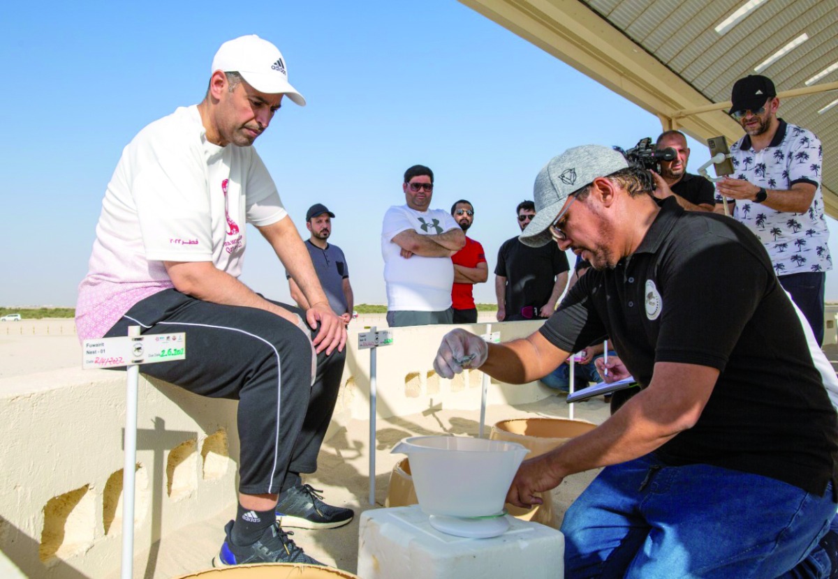 Minister of Environment and Climate Change H E Sheikh Dr. Faleh bin Nasser bin Ahmed bin Ali Al Thani during the campaign at Fuwairit Beach.