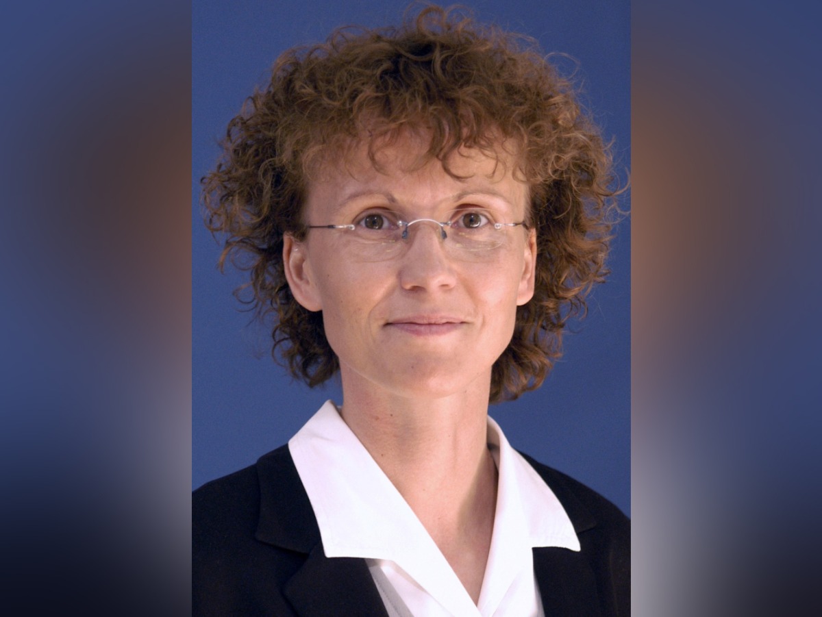 Steffi Lemke, top official of Germany's Green party poses for a portrait in Berlin April 22, 2003. Reuters/Manuela Hartling/File Photo
