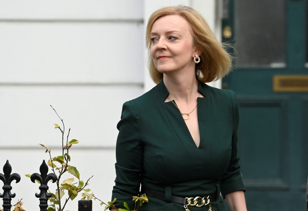 British Foreign Secretary and Conservative leadership candidate Liz Truss leaves her house in London, Britain, July 20, 2022. (REUTERS/Toby Melville)

