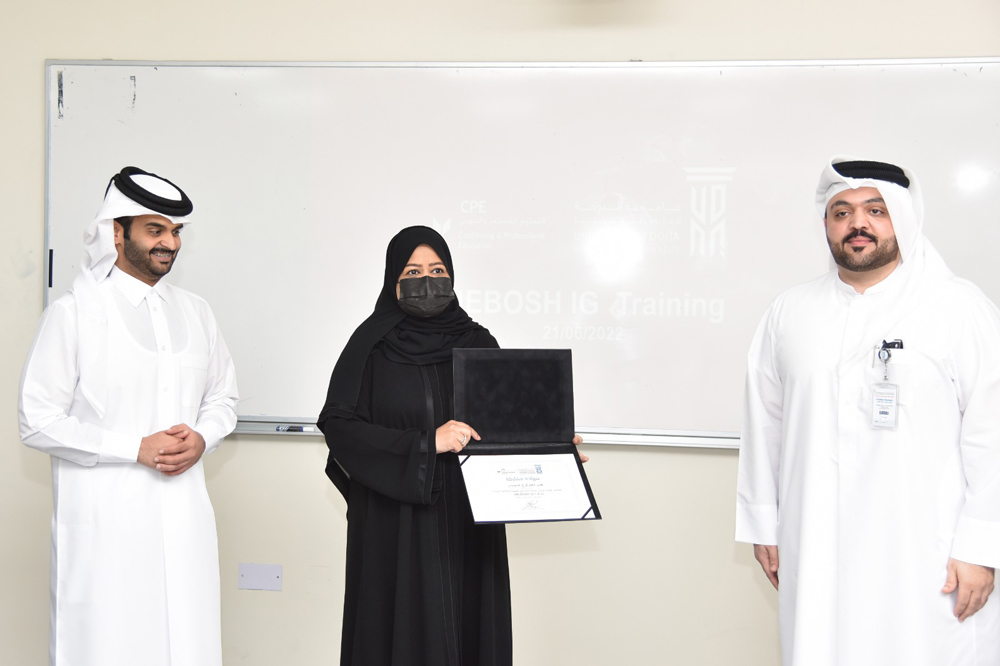 Dr. Saheim Khalaf Al Temimi (right), Director of the Continuing and Professional Education Directorate, giving certificate to a participant.