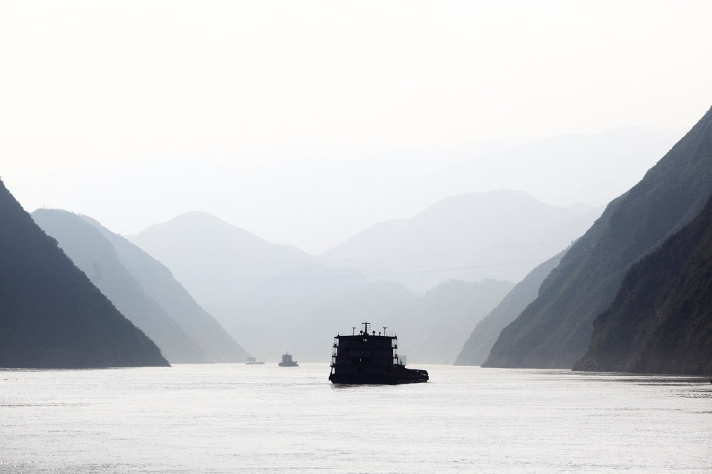 Ships sail on the Yangtze River near Badong, 100km (62 miles) from the Three Gorges dam in Hubei province August 7, 2012. REUTERS/Carlos Barria/File Photo