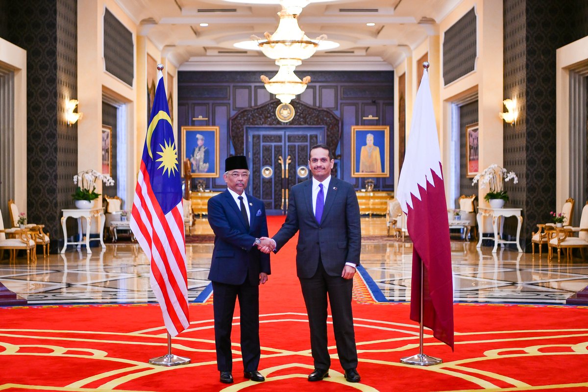 King of Malaysia H M Al Sultan Abdullah Ri’ayatuddin Al Mustafa Billah with Deputy Prime Minister and Minister of Foreign Affairs H E Sheikh Mohammed bin Abdulrahman Al Thani, during his Malaysia visit recently.